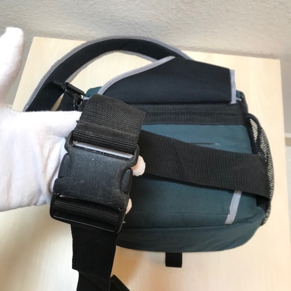 Adorama Sling Camera Bag. Large, W/ waist and sling strap. Multiple pockets, NEW - Picture 11 of 15